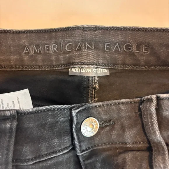 American Eagle black stretch denim distressed cutoff jean shorts size 4 - Picture 4 of 9